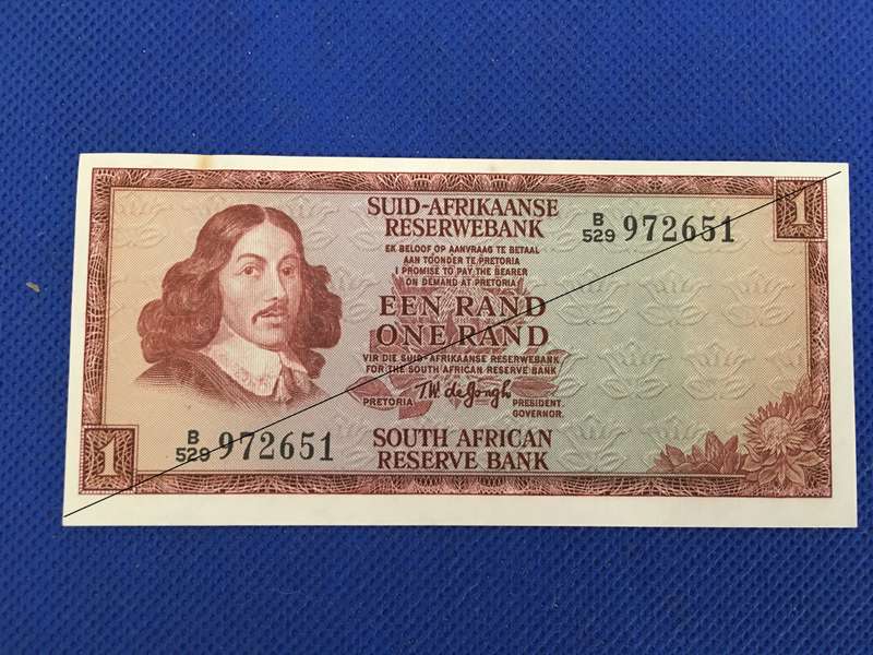 SOUTH AFRICA R1 ONE RAND BANK NOTE - SEREAL NUMBER - B 529 972651  -TW DE JONGH