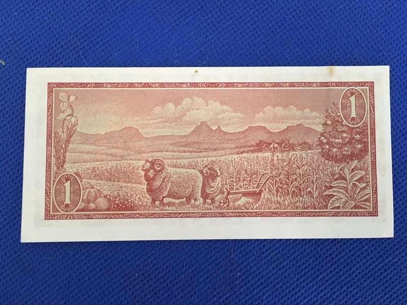 SOUTH AFRICA R1 ONE RAND BANK NOTE - SEREAL NUMBER - B 529 972651  -TW DE JONGH