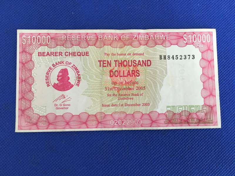 ZIMBABWE - TEN THOUSAND DOLLARS BANK NOTE - 2005 - SEREAL NUMBER - BH8452373