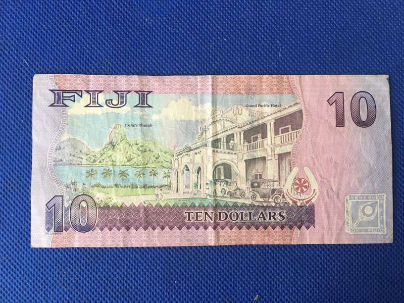 FIJI TEN DOLLARS BANK NOTE  2013 - SERIAL NUMBER - FF D0590354