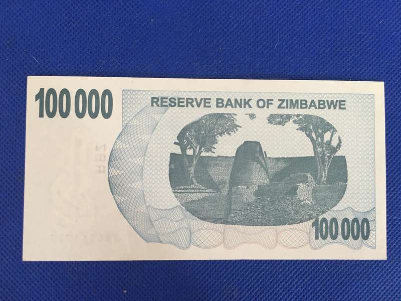 ZIMBABWE - ONE HUNDRED THOUSAND DOLLARS BANK NOTE - 2006 - SERIAL NUMBER AR 6761773 UNC CONDITION