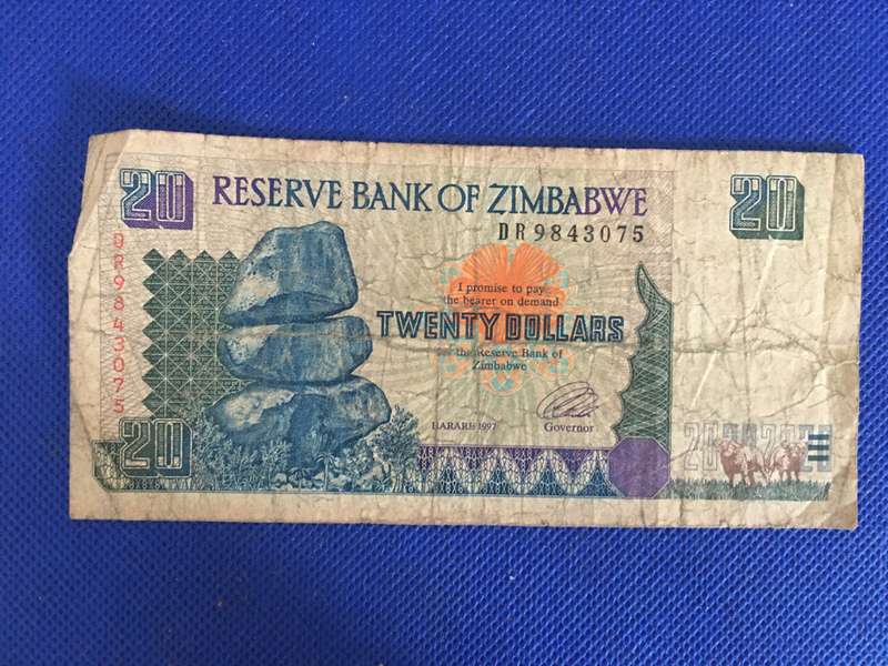 ZIMBABWE $20 DOLLARS - BANK NOTE WELL WORN - 1997 - SERIAL NUMBER / DR 9843075