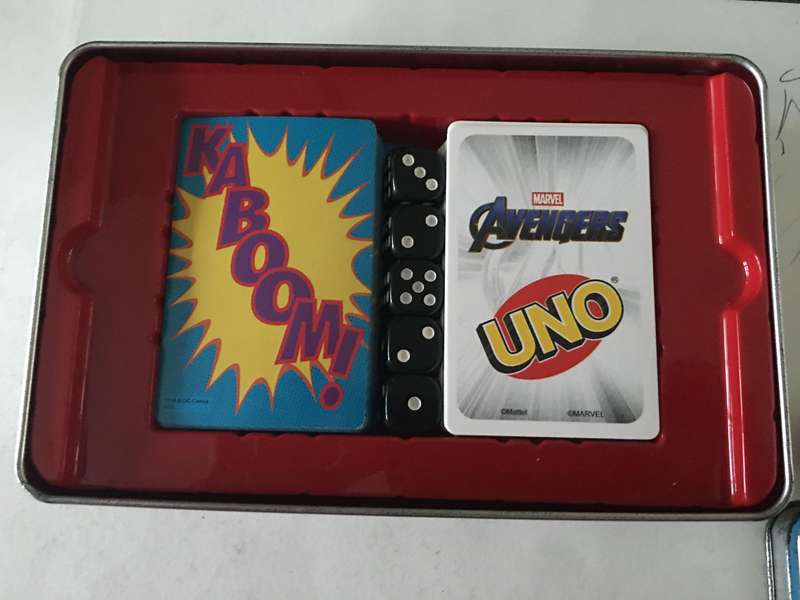 MARVEL / DC  -  VINTAGE BAT MAN  TIN - PLAYING CARDS AND UNO AVENGERS WITH 5 DICE