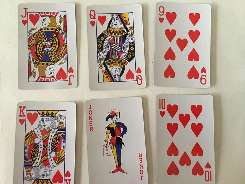MARVEL / DC  -  VINTAGE BAT MAN  TIN - PLAYING CARDS AND UNO AVENGERS WITH 5 DICE