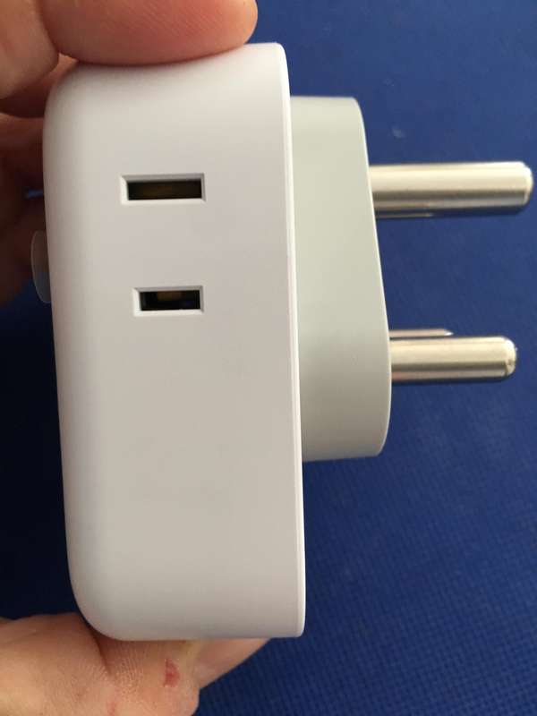 LOVELY  TESSAN TRAVEL ADAPTER AND USB PORT  NEVER BEEN USED  SEE SPECS IN PICS