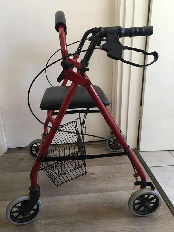 WALKER WITH SEAT FOR THE ELDERLY