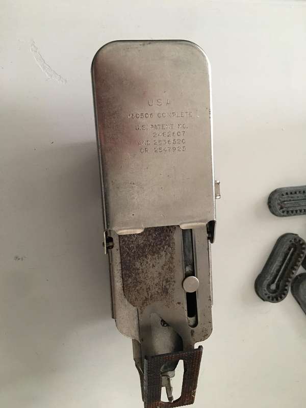 VINTAGE SINGER  SEWING MACHINE -VINTAGE ATTACHMENT FOR BUTTON HOLE AND OTHER ATTACHMENTS