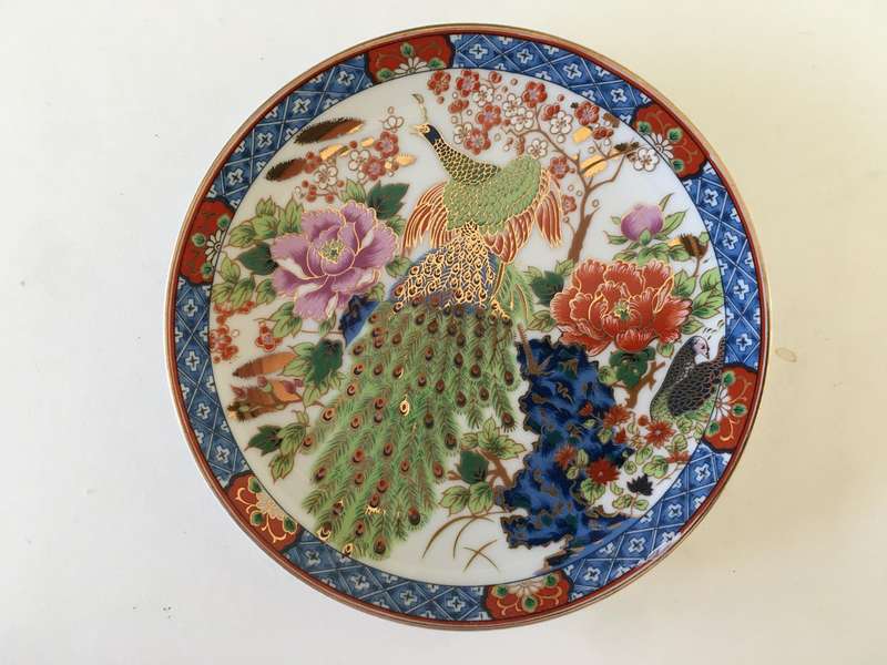 LOVELY VINTAGE IMARI JAPAN PLATE WITH GILT BIT BIGGER THAN A SAUCER