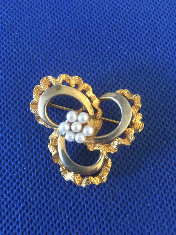 VINTAGE BROOCH