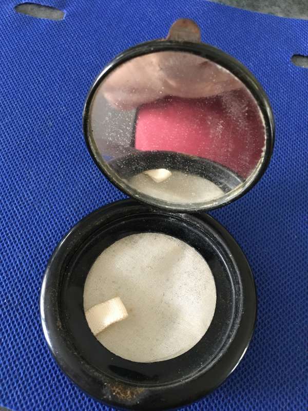 VINTAGE TO ANTIQUE LOVELY POWDER COMPACT - CORONATION OF KING EDWARD VIII - 1937 RARE PIECE