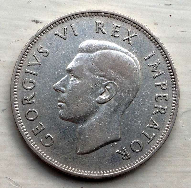 1942   2 1/2 SA Union Shilling Silver good condition
