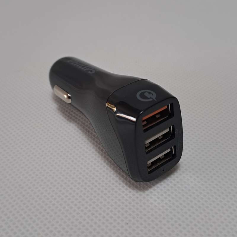 Philips DLP3531NB Triple Port 30Watt car charger (Black)