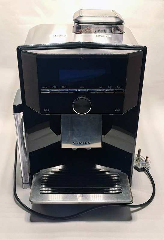 Siemens EQ.9 S300 Fully Automatic Coffee Machine - Exceptional Value