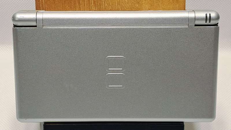 Nintendo DS Lite (Silver) Handheld Console with two games (Free Shipping)