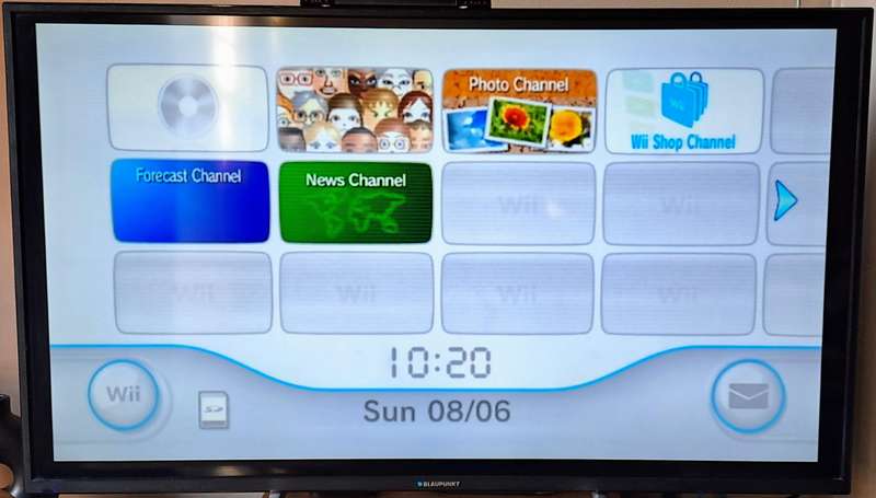 Nintendo Wii (Black & White) Console - WiiSports HDMI Bundle