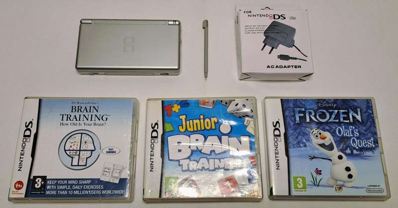 Nintendo DS Lite (Silver) Handheld Console with three games (Free Shipping)