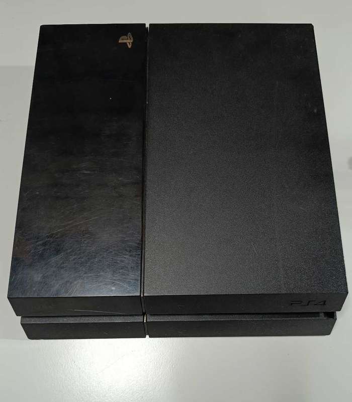 PlayStation 4 Phat - Selling for spares (Pulsing Blue light)