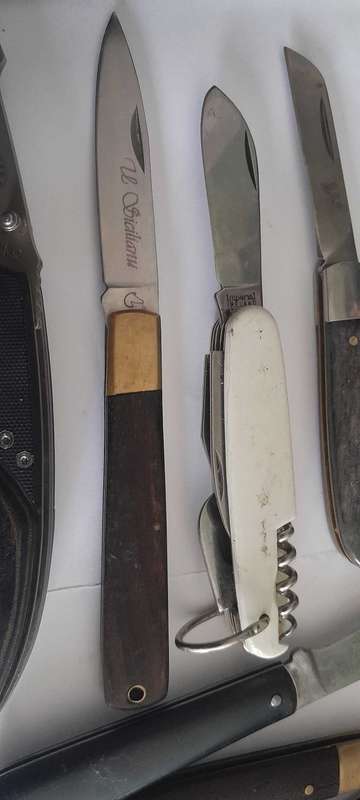10 Pocket Knives.