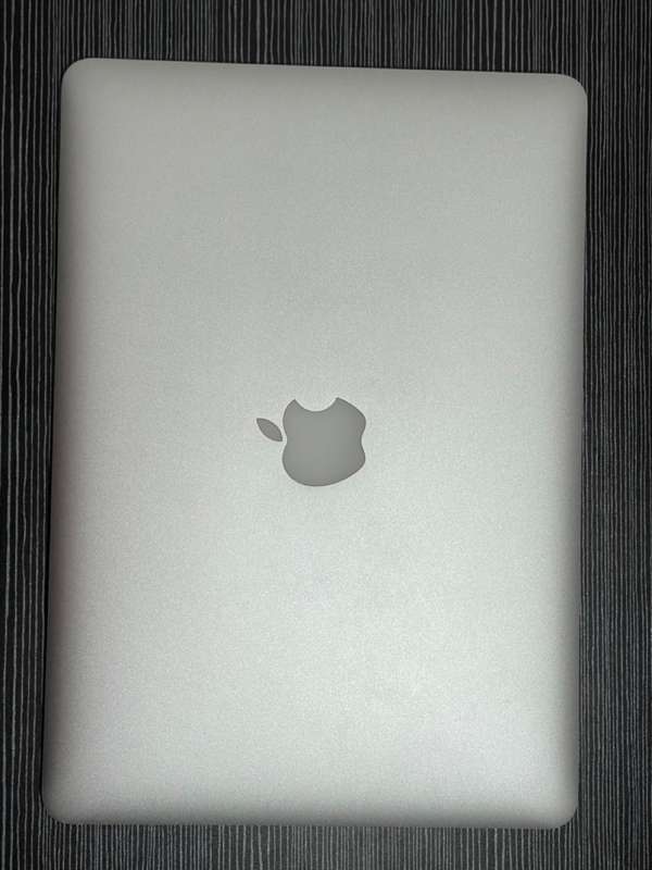 Apple Mackboook Air 2017 Emaculate Condition + 60W Fast Charger