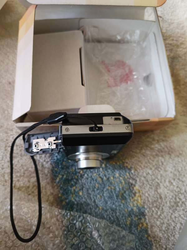 Samsung ES11 8.1 mega pixel Digital Camera