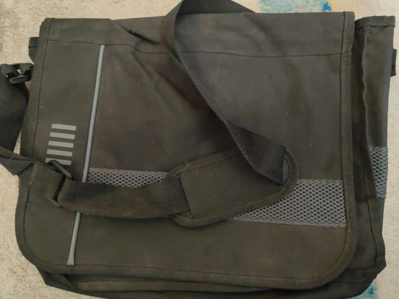 Barron BB0038 - Messenger Bag with Mesh Trim