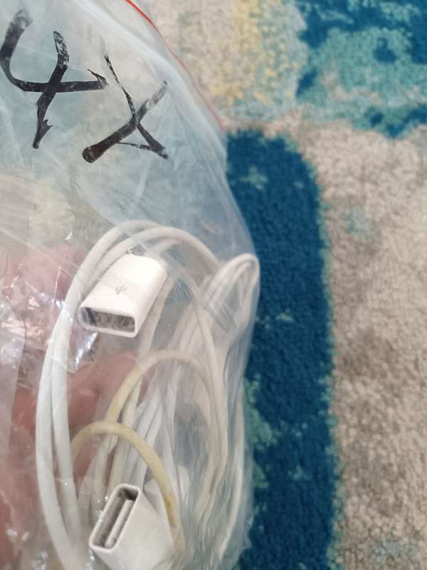 Bulk lot of Apple accessories