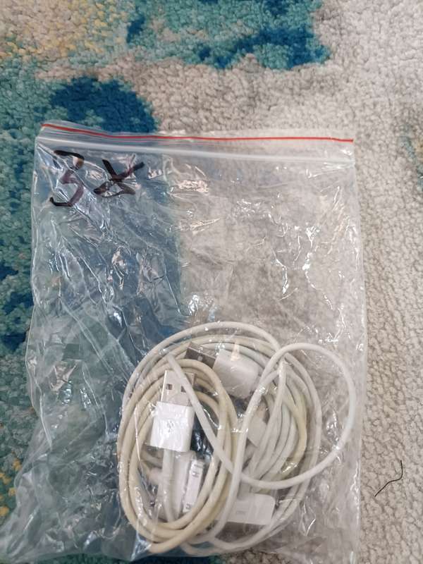 Bulk lot of Apple accessories