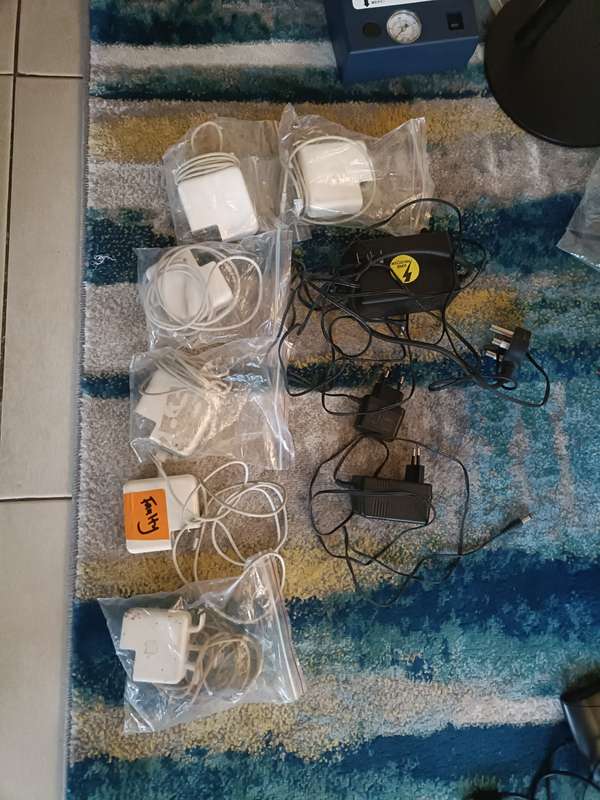 Bulk lot of Apple & other accessories