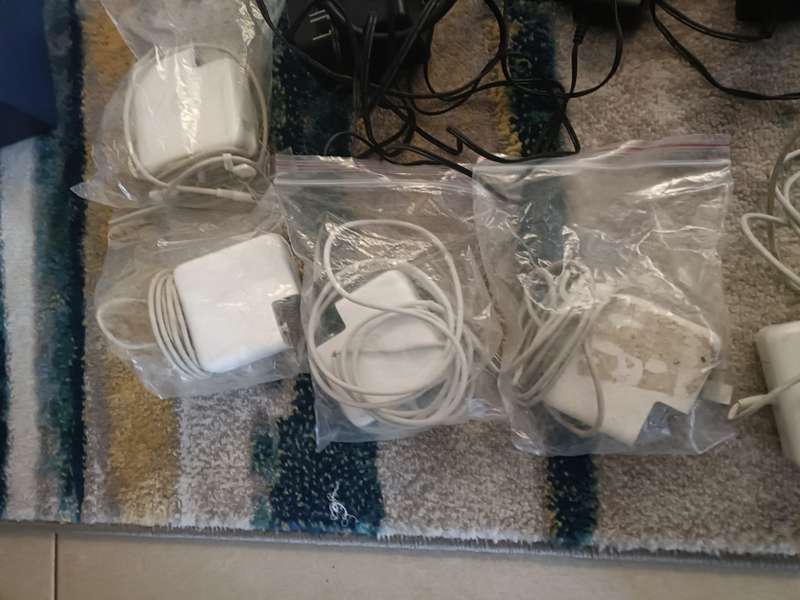 Bulk lot of Apple & other accessories