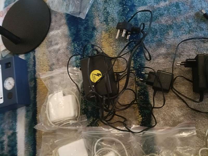 Bulk lot of Apple & other accessories