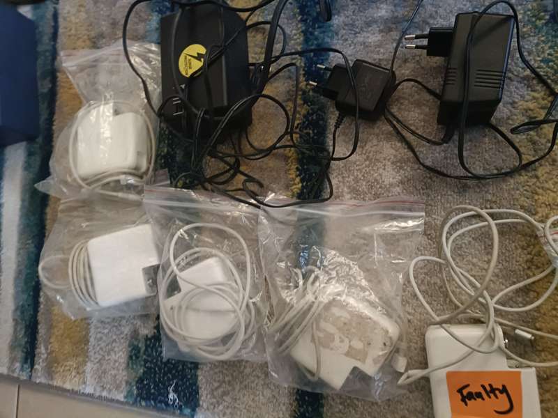 Bulk lot of Apple & other accessories
