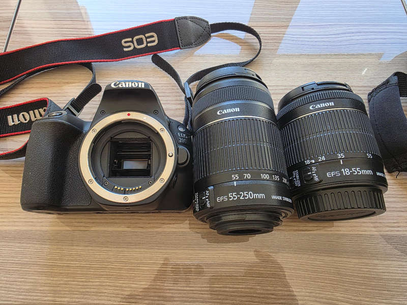 Canon EOS 200D
