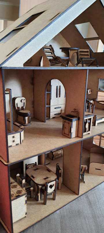 Doll house !!!!!! All furniture included !!!!!!!!!