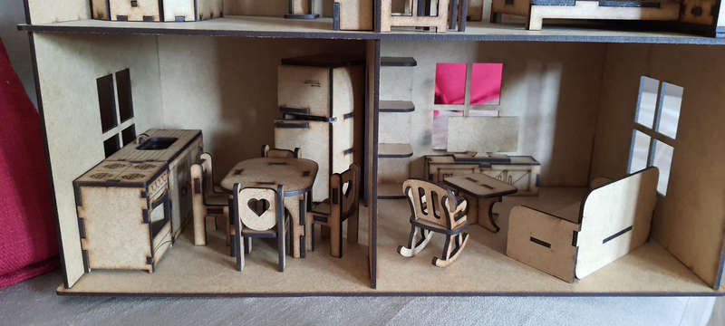 Doll house !!!!!! All furniture included !!!!!!!!!