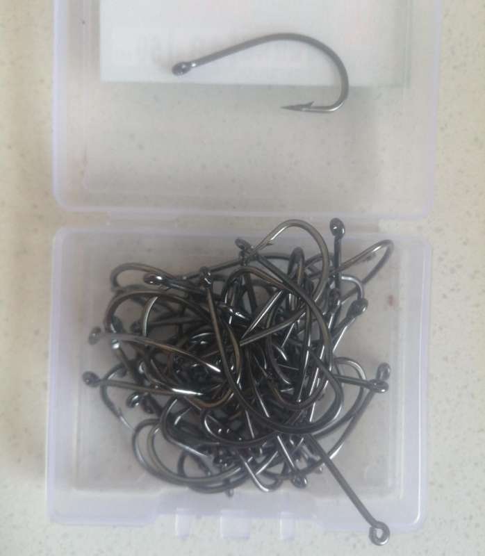 Box high carbon steel fishing hooks, choose between 80pc size 15 or 70pc size 16