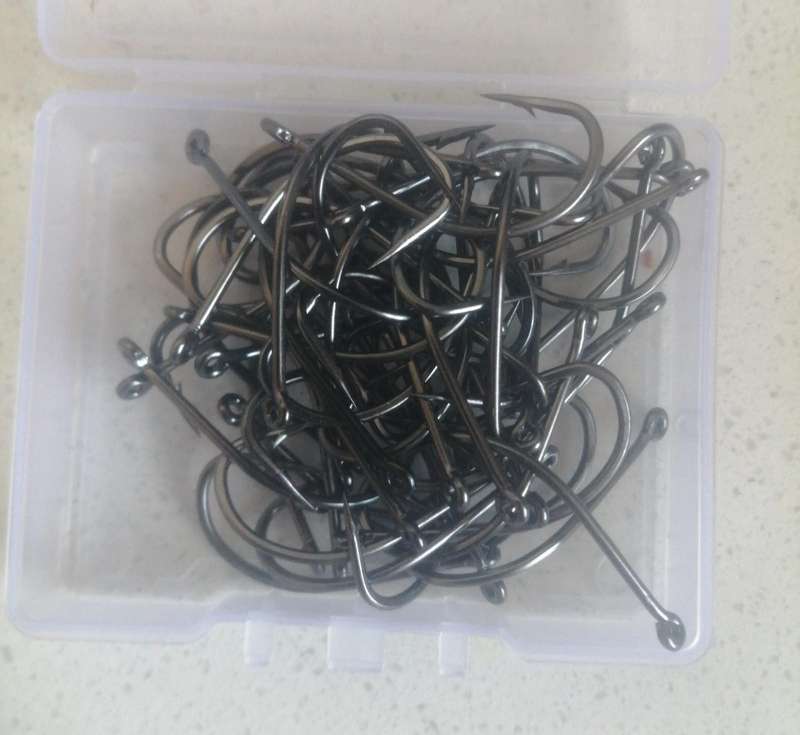 Box high carbon steel fishing hooks, choose between 80pc size 15 or 70pc size 16