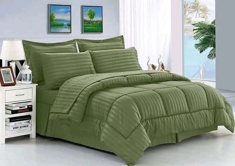 5Pc Queen to King Green Comforter Set, Includes 2std pillow cases, 2conti pillow cases, 1 comforter