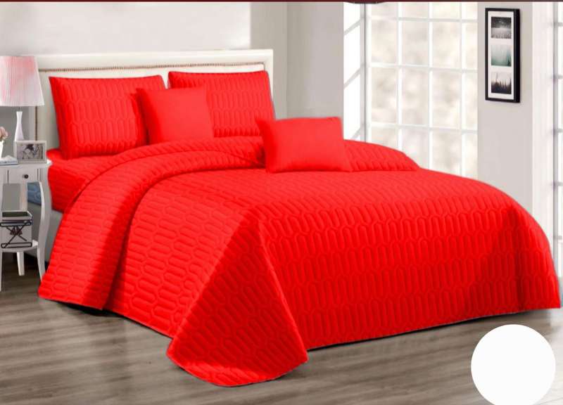 5Pc Red Queen Set, 1 Bedspread, 2 Standard + 2 Continental pillow cases