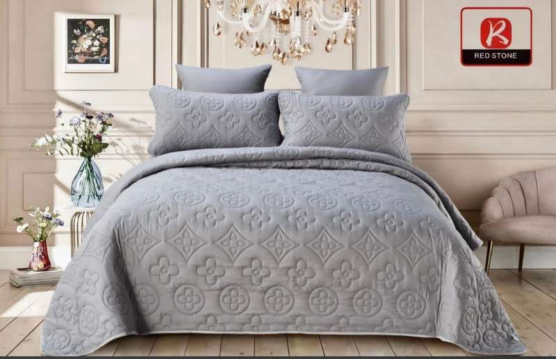 5Pc Super King Quilt Set, 1 Quilt Bedspread, 2 Standard pillow cases, 2 Eurosham Pillow cases (65cm)