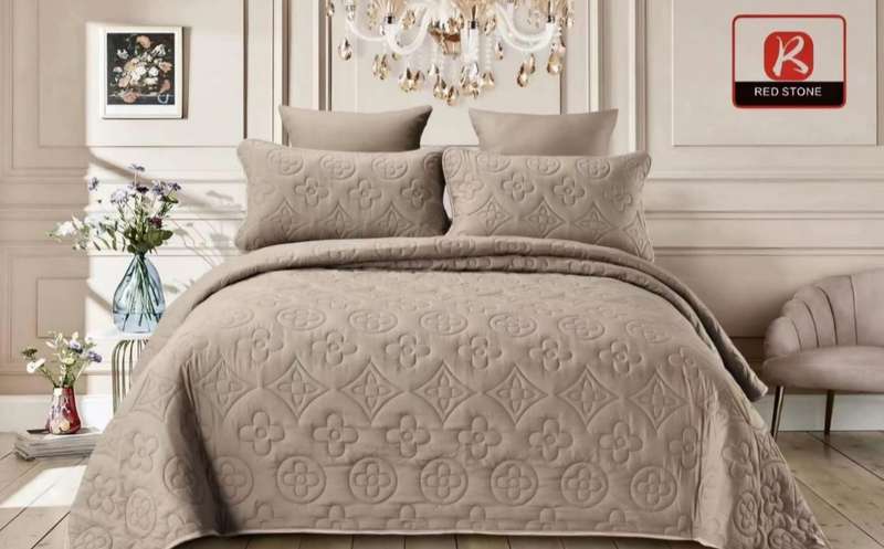 5Pc Super King Quilt Set, 1 Quilt Bedspread, 2 Standard pillow cases, 2 Eurosham Pillow cases (65cm)
