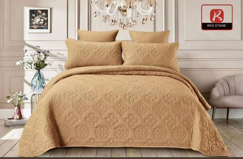 5Pc King Quilt Set, 1 Quilt Bedspread, 2 Standard pillow cases, 2 Eurosham Pillow cases (65cm)