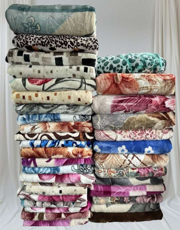 Queen 2-Ply Blanket for extra warmth and comfort - Soft and breathable material - Queen size