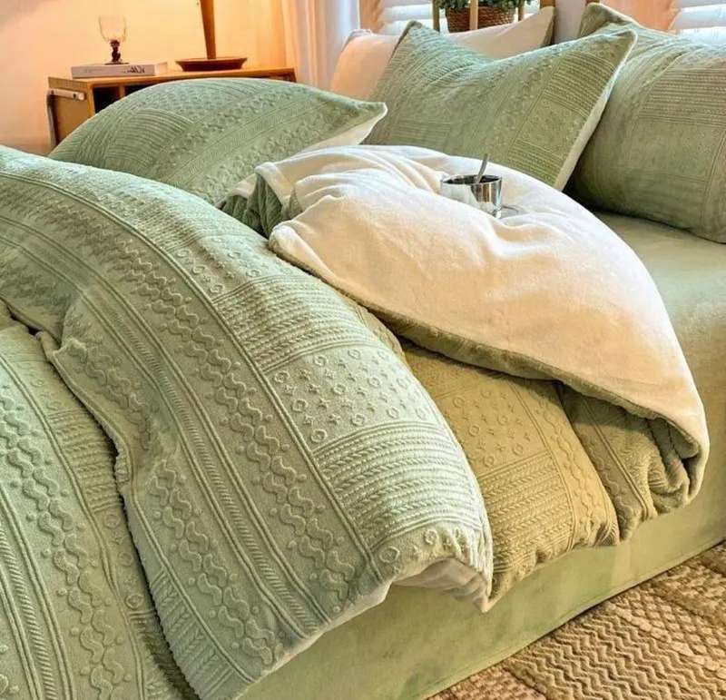 5Pc King Velvet Fleece Comforter Set, Queen available also on request