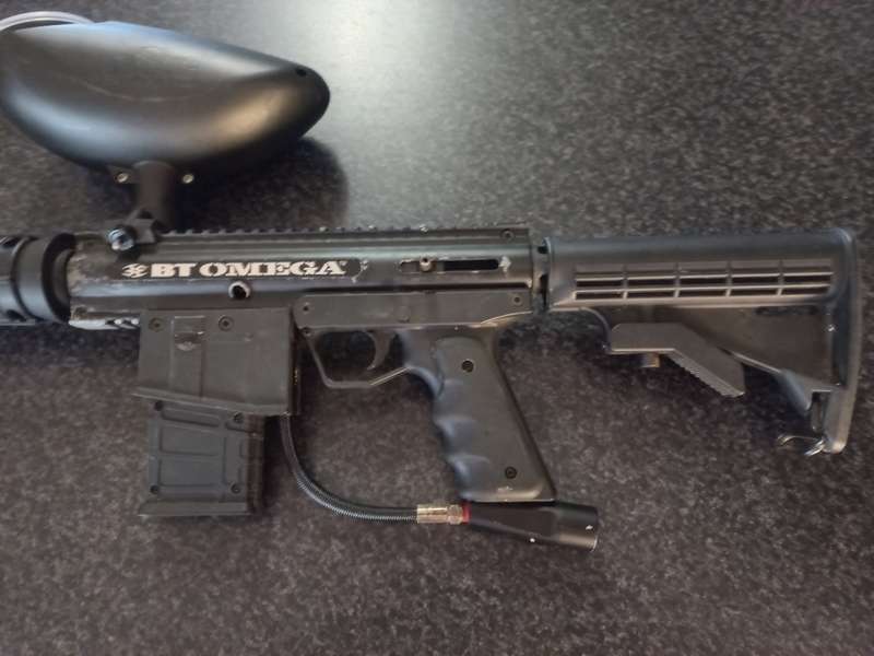 BT OMKEGA PAINT BALL GUN - GOOD CONDITION