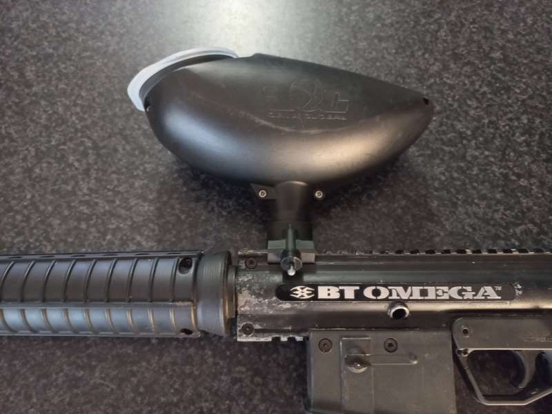 BT OMKEGA PAINT BALL GUN - GOOD CONDITION