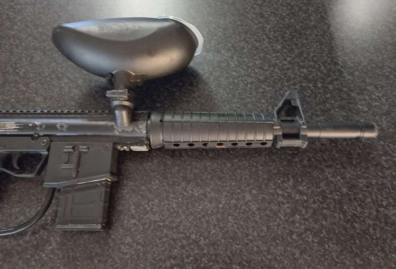BT OMKEGA PAINT BALL GUN - GOOD CONDITION