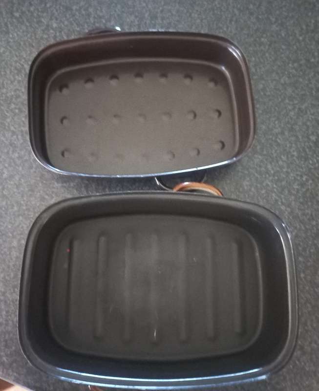vintaqge enamel caseroll pot