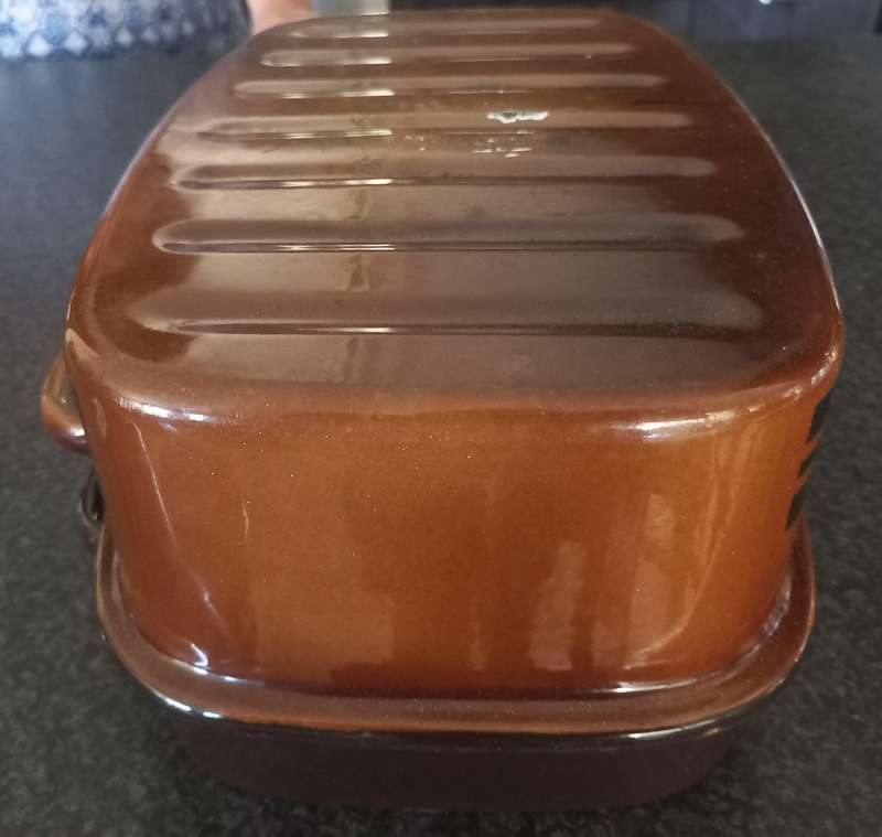 vintaqge enamel caseroll pot