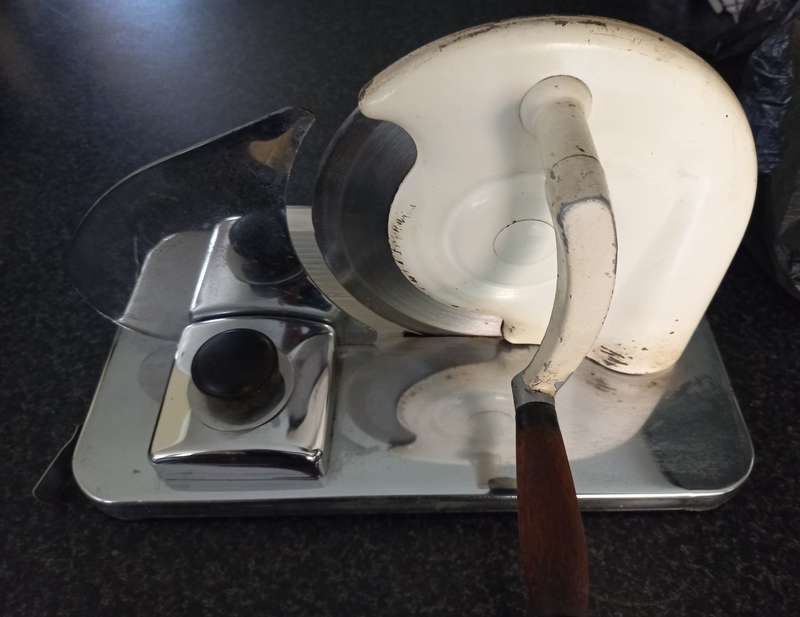 VINTAGE BERDA STAINLESS STEEL BREAD AND MEAT SLICER