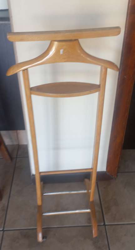 kiddies coat stand on wheels